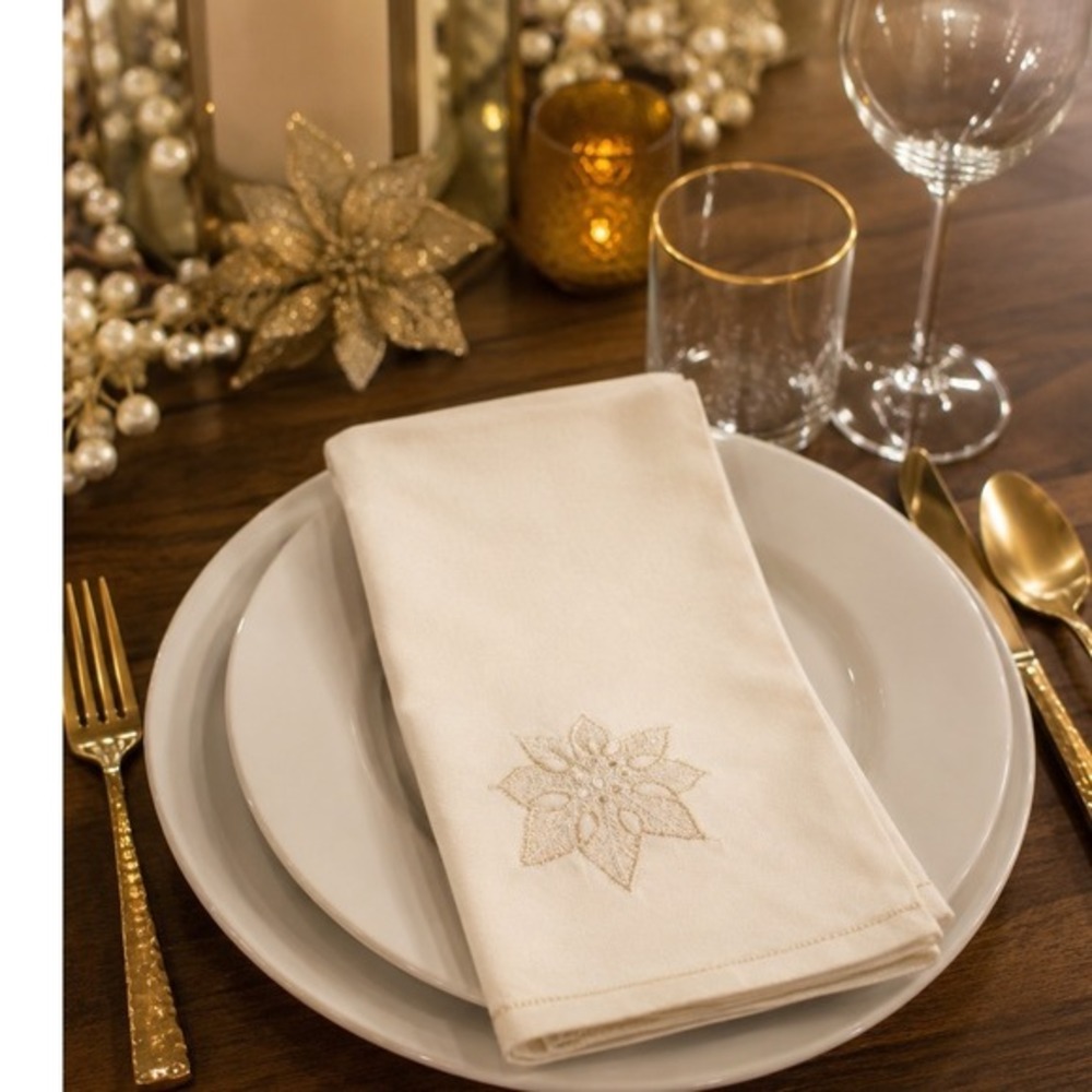 Home Wear Poinsettia Sparkle Napkins Set of 4 Cream Silver Gold Holiday‎ 85-16